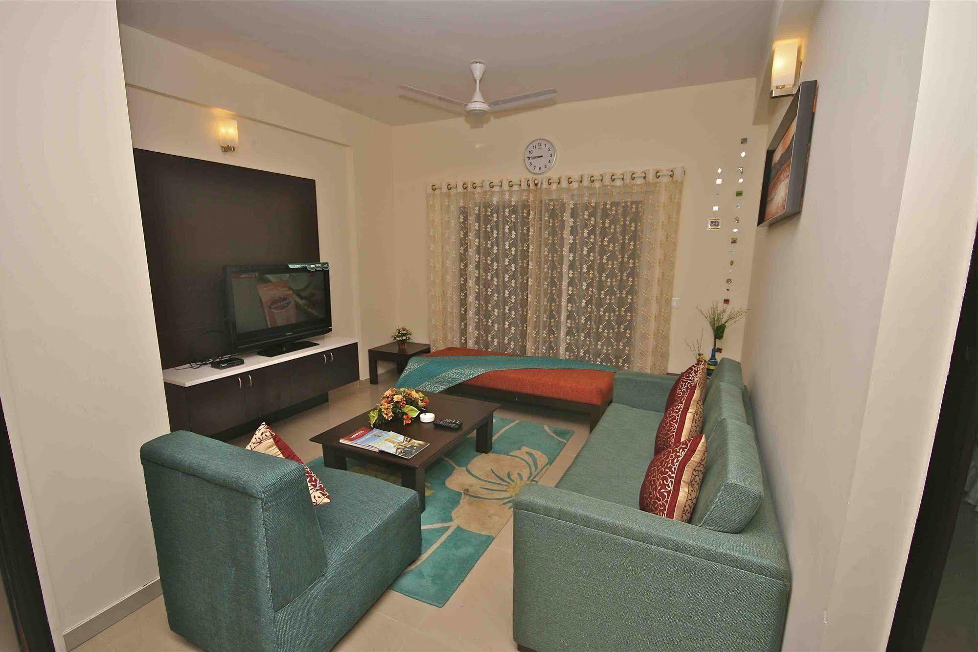 Treebo Trend Sterling Suites Inn Bangalore Exterior foto