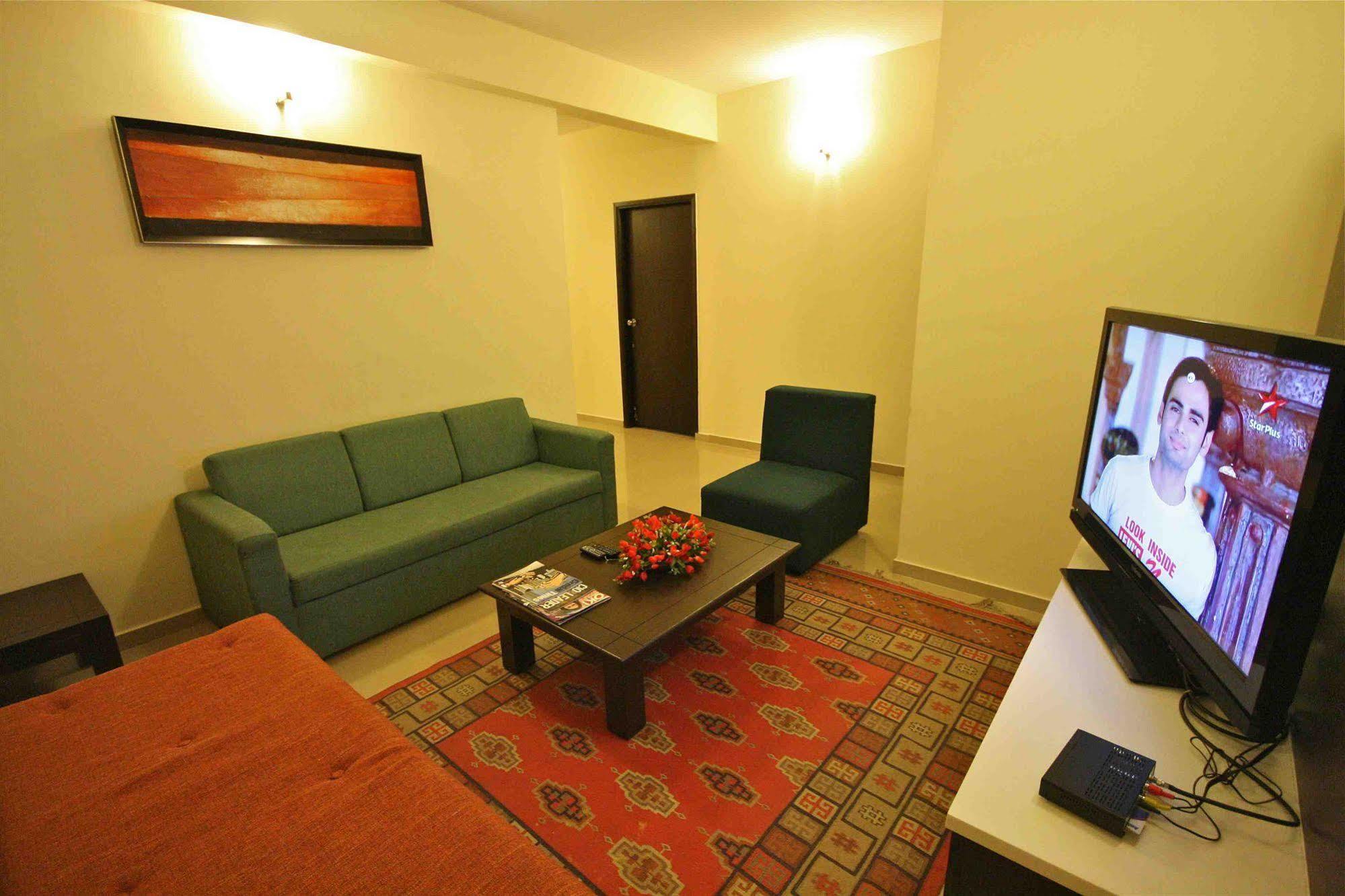 Treebo Trend Sterling Suites Inn Bangalore Exterior foto