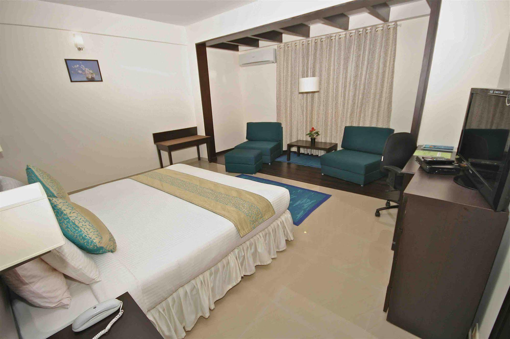 Treebo Trend Sterling Suites Inn Bangalore Exterior foto