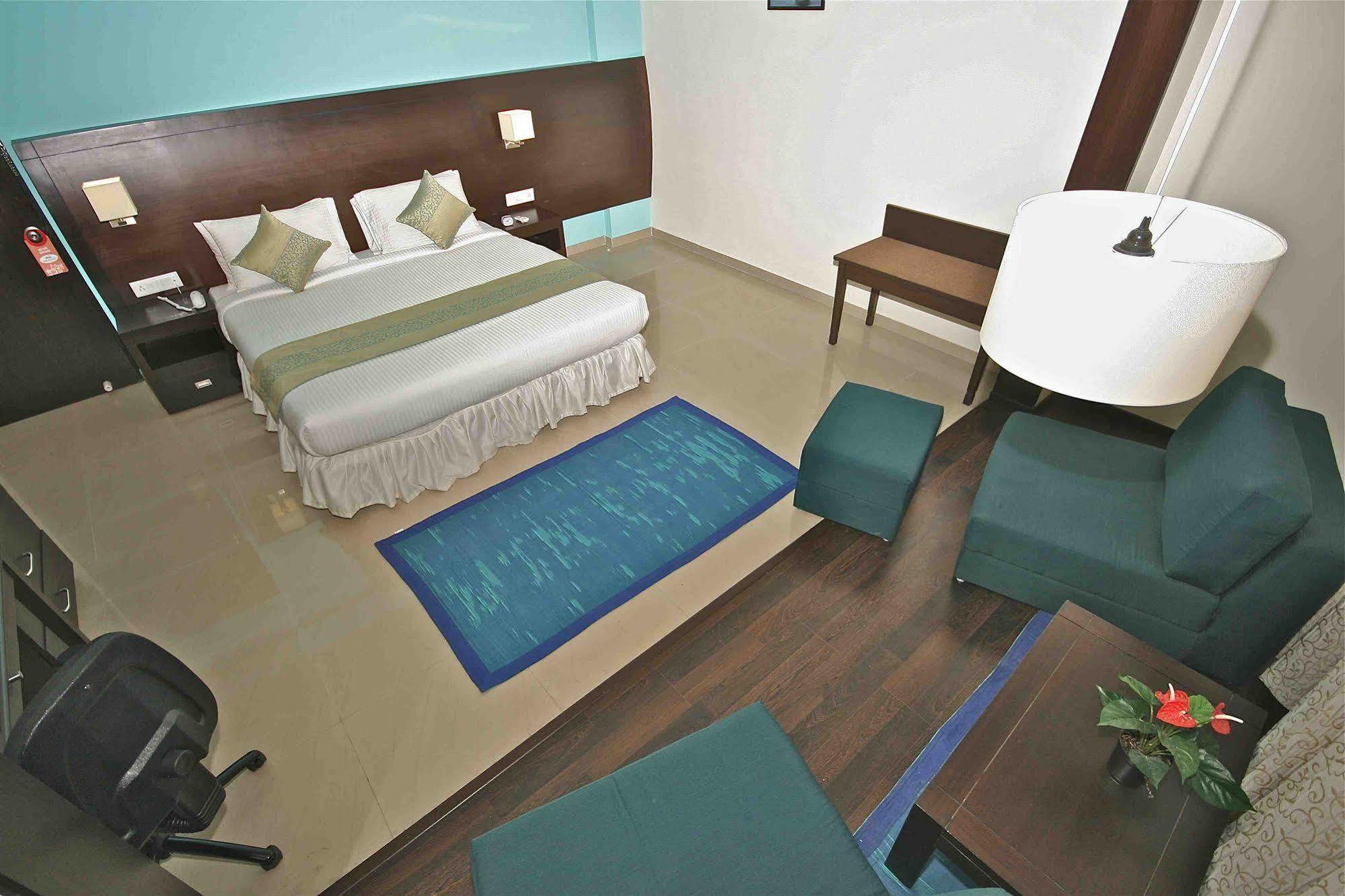 Treebo Trend Sterling Suites Inn Bangalore Exterior foto